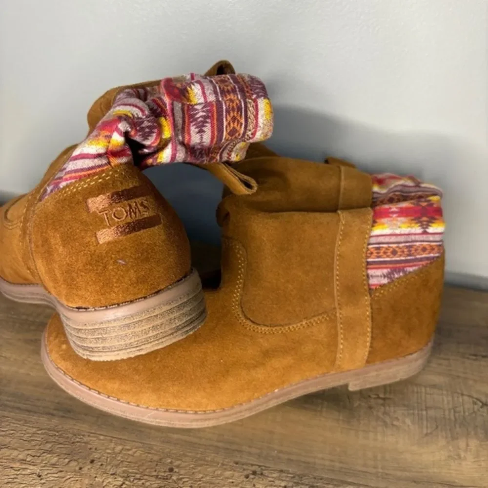 Toms Laurel Cinnamon Suede Ankle Boots Aztec Southwestern Print girls 4 preworn